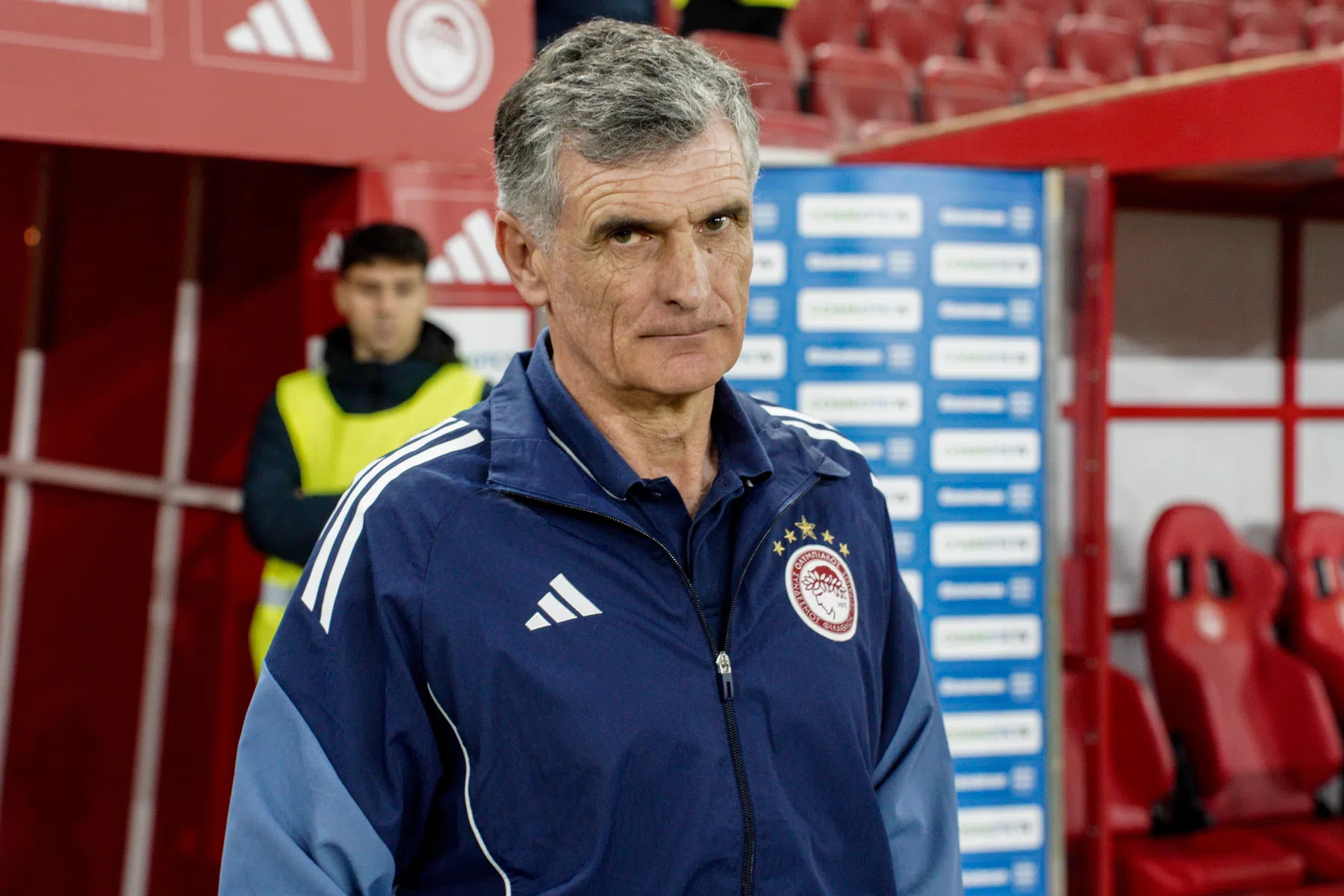 Trainer Olympiakos looft Schreuder: 'Hij heeft een heel eigen speelstijl'
