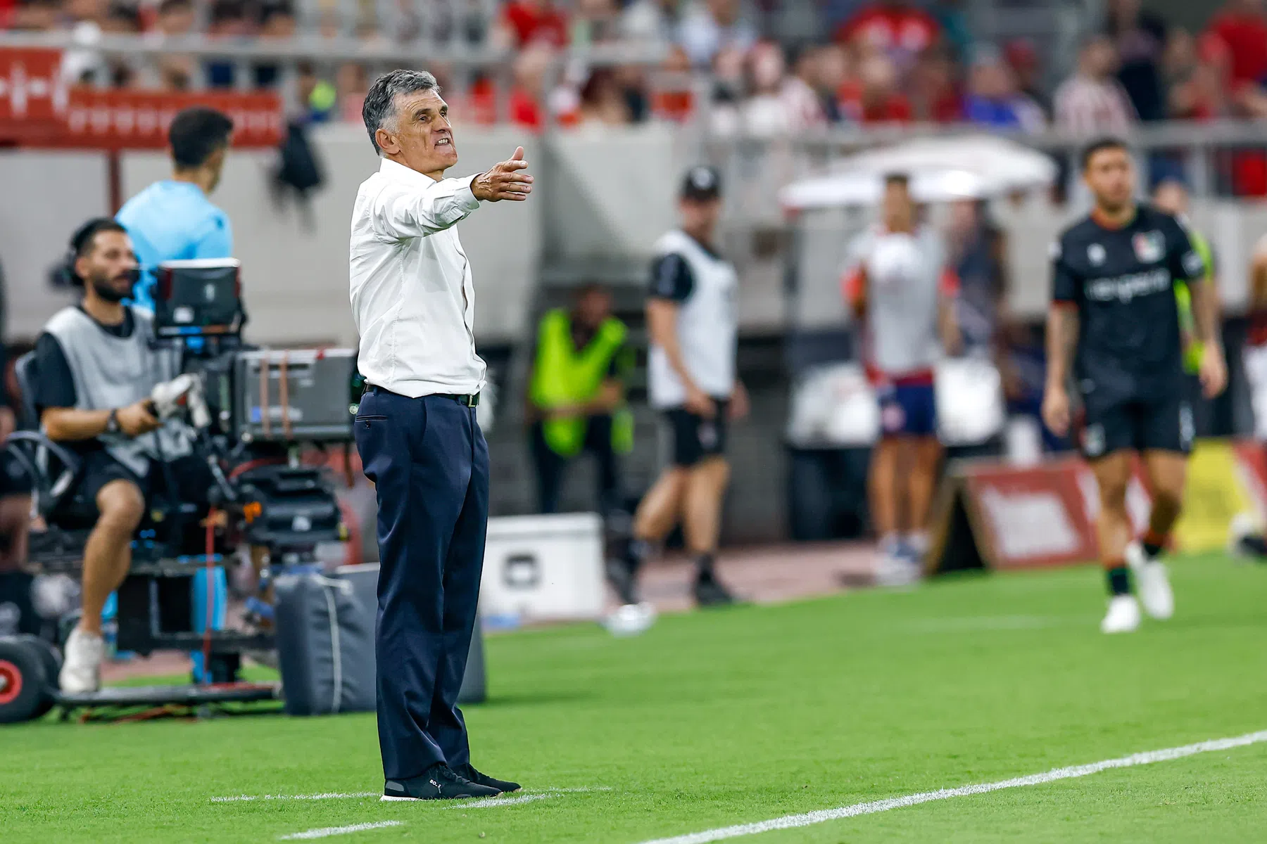 Olympiakos-trainer onder de indruk van NEC: 'Dit hadden we niet verwacht'