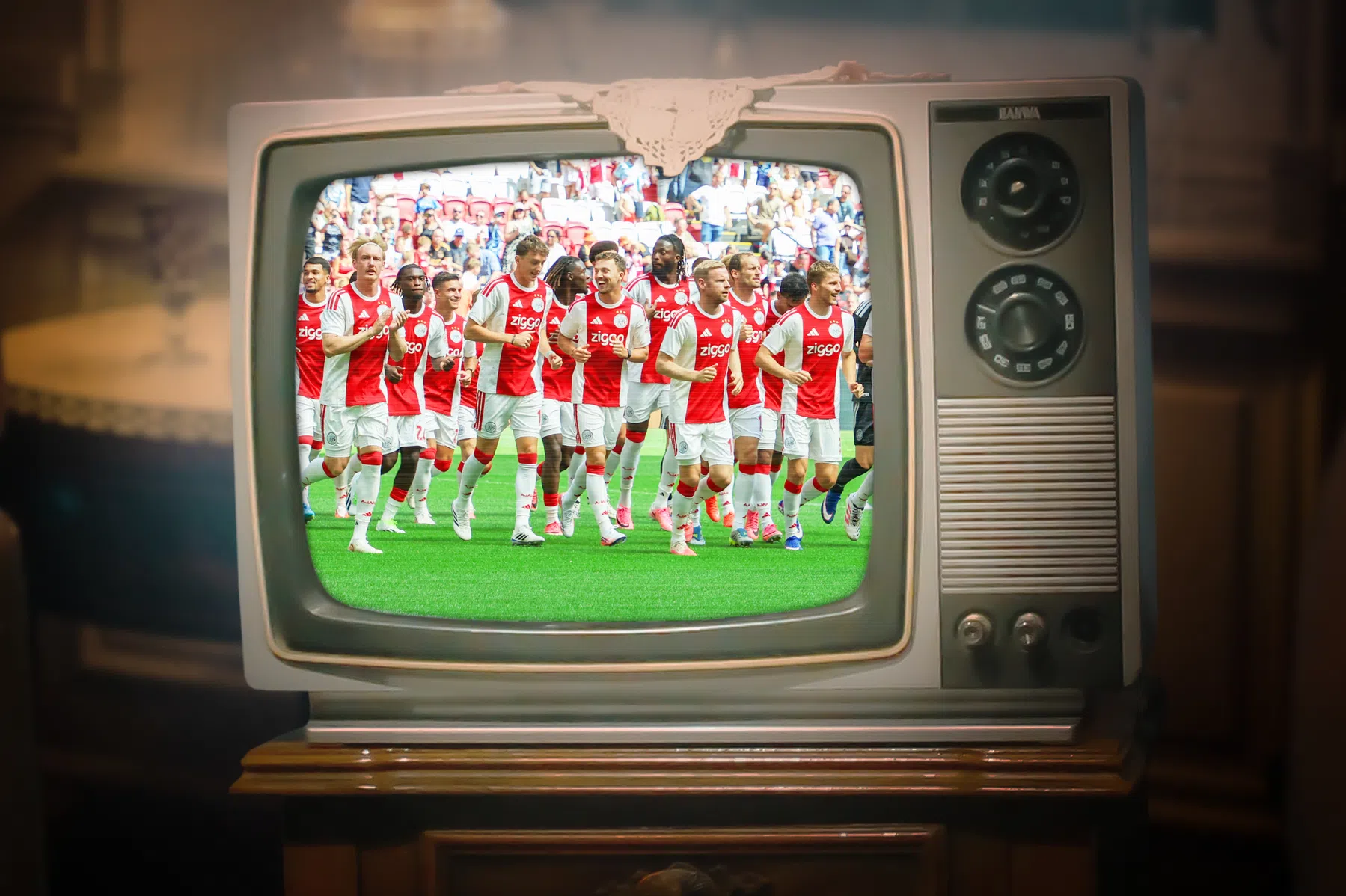 Voetbal op TV: op deze zender wordt Ajax - Shelbourne uitgezonden