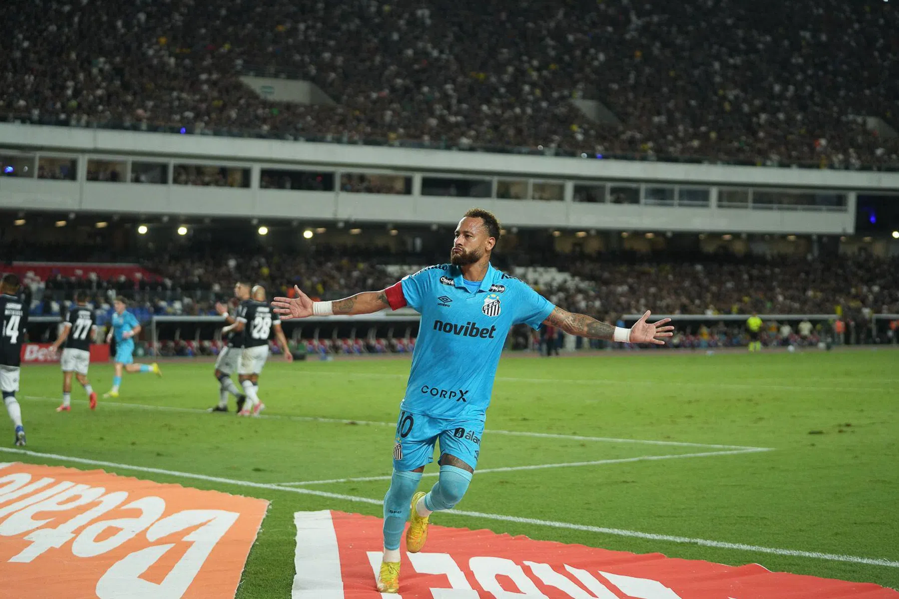 Neymar gaat los tegen fans van de tegenpartij: 'Hij is een schoft'