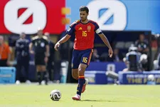 Thumbnail for article: 'Barcelona troeft Real Madrid af in strijd om handtekening Rodri'
