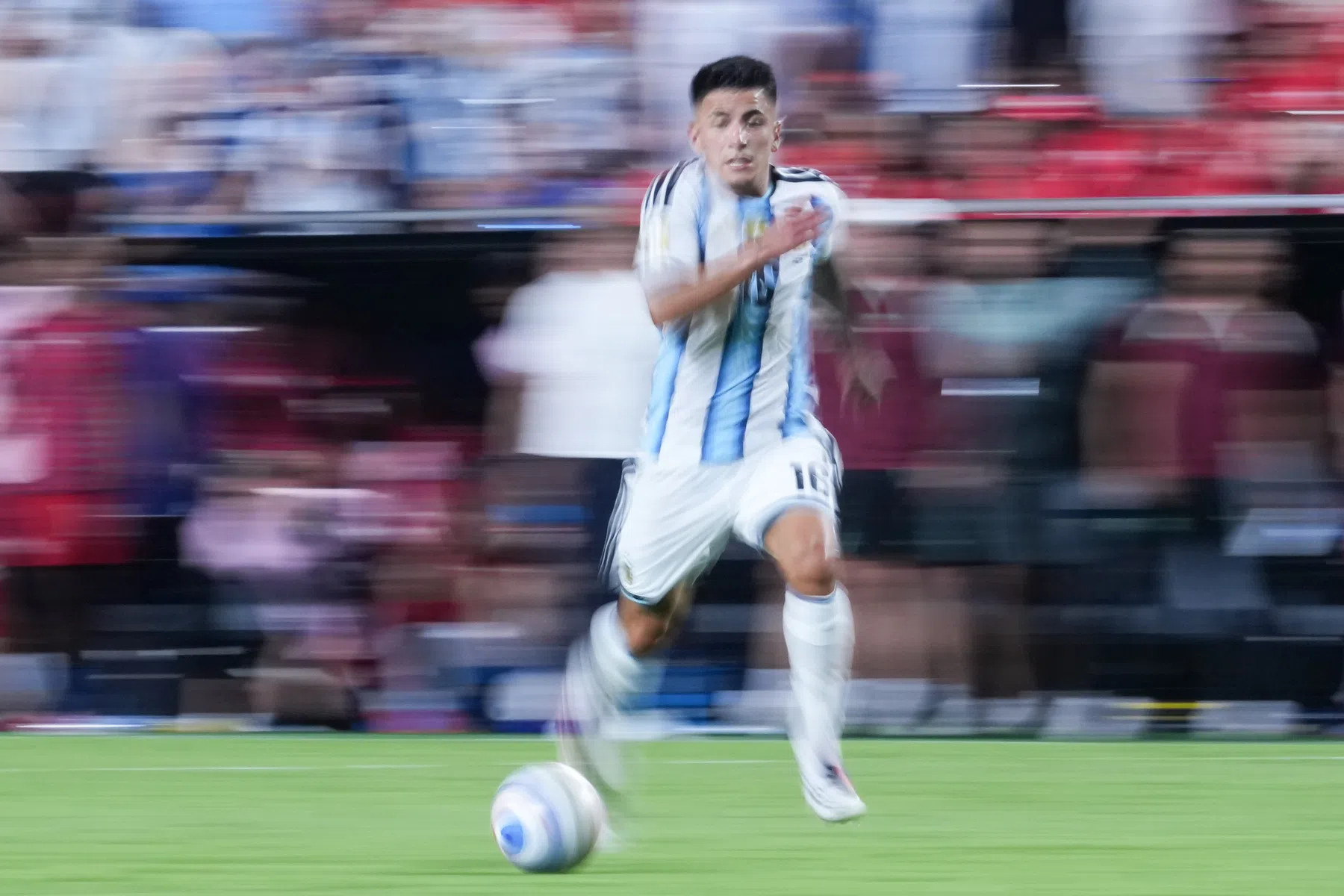 Almada verlaat Atlético alweer na één seizoen, River Plate breekt clubrecord