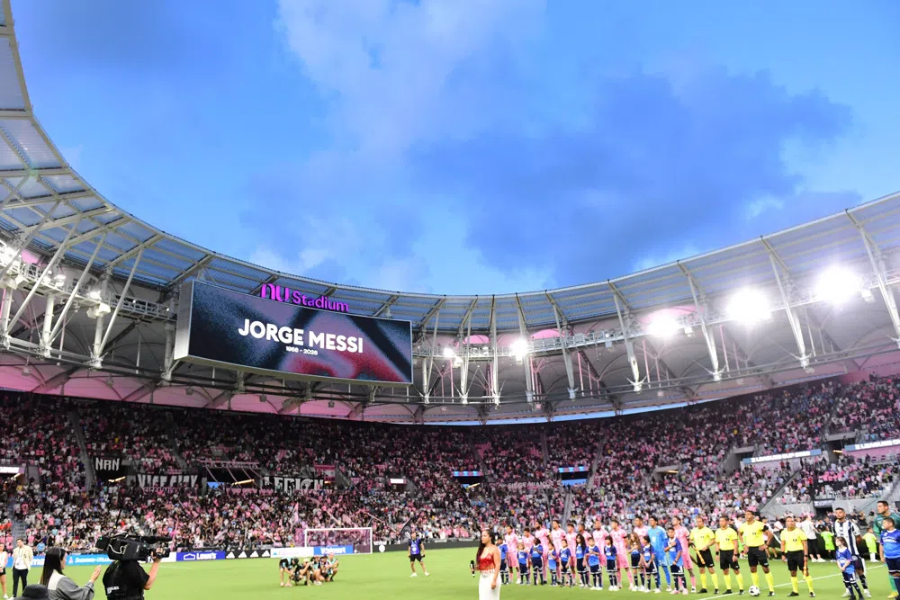 Inter Miami eert vader van Messi, maar verliest zonder zijn grote ster