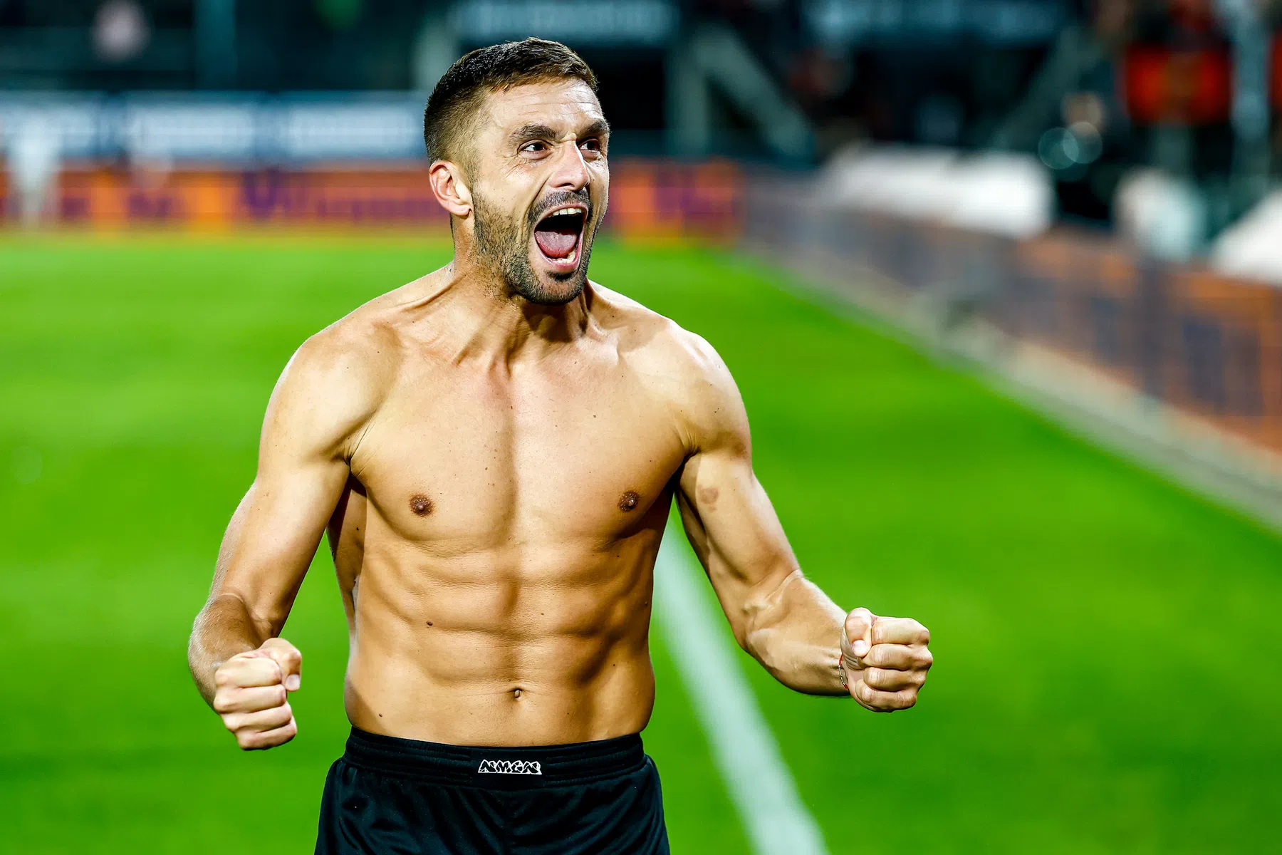 Onvermoeibare Tadic kon nog wel een wedstrijd spelen: 'Moeten soms vies spelen'