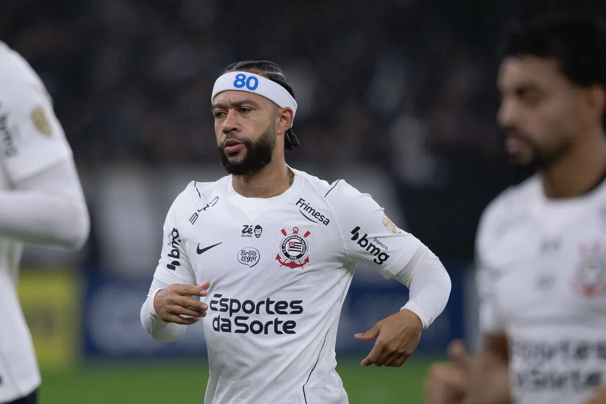 Virada inesperada: Memphis Depay e Corinthians se separam