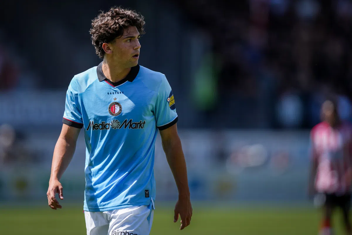 Feyenoord pakt door en legt debutant direct jaren vast