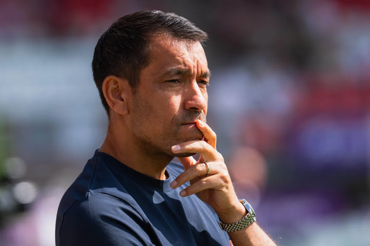 Van Bronckhorst geeft update over probleempositie Feyenoord