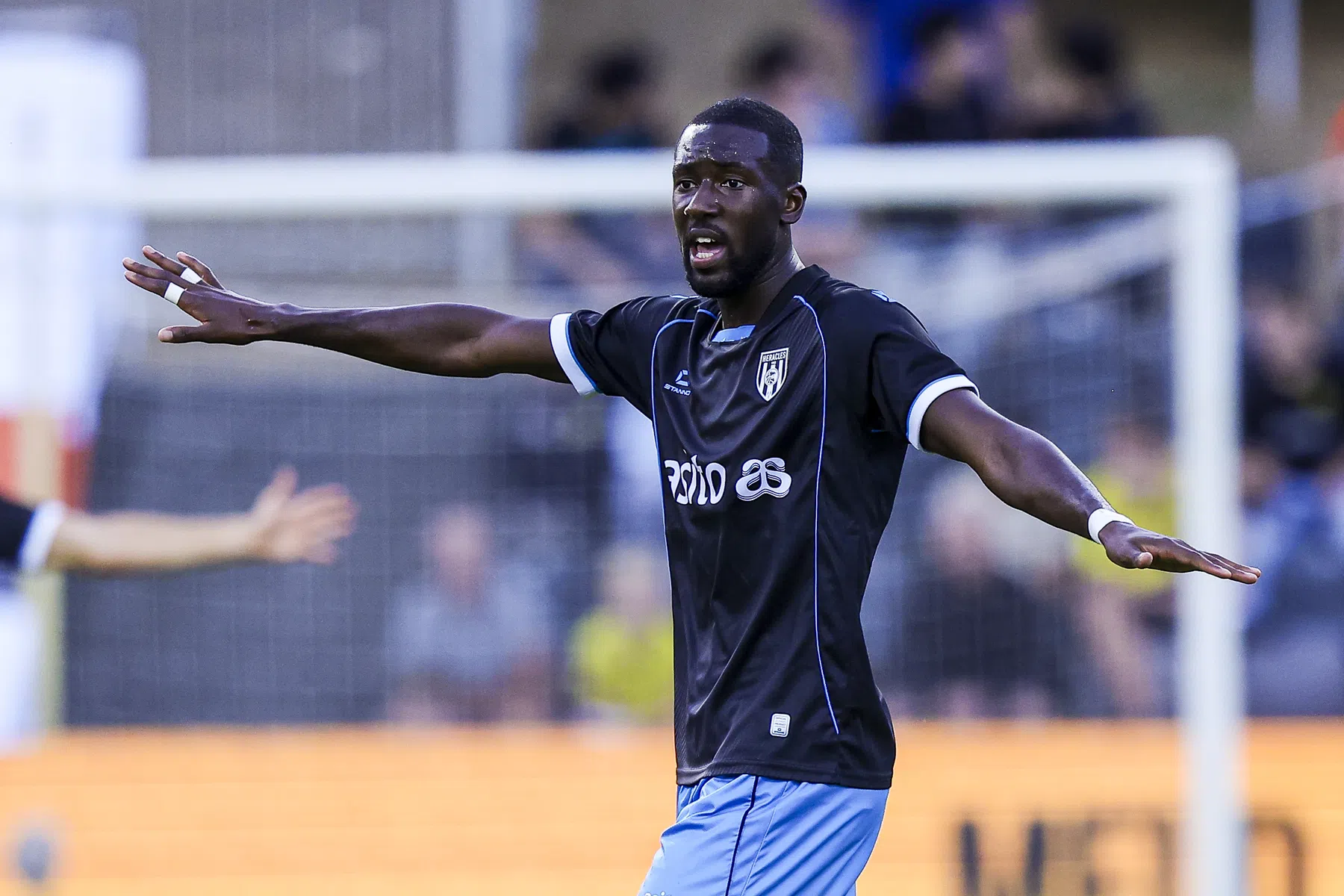 N'Djoli reaches four goals as Heracles strike late again