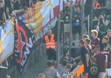 Priske schreeuwt harde kern toe na uitjouwen ex-Slavia Praag-speler Jurásek