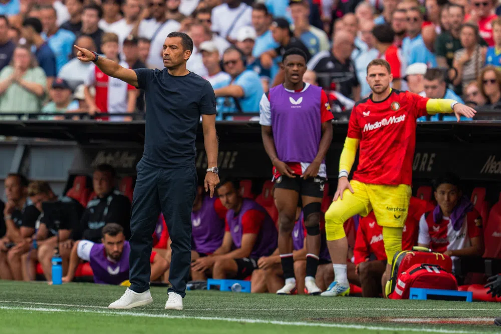 Teleurgestelde Van Bronckhorst deelt zijn zorgen over Feyenoord-spel