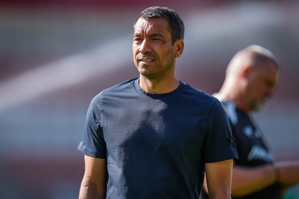 Opstelling Feyenoord: Van Bronckhorst voert één wijziging door