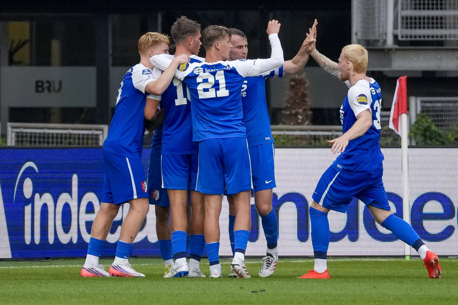 AZ and Groningen lead VI’s Eredivisie Team of the Week