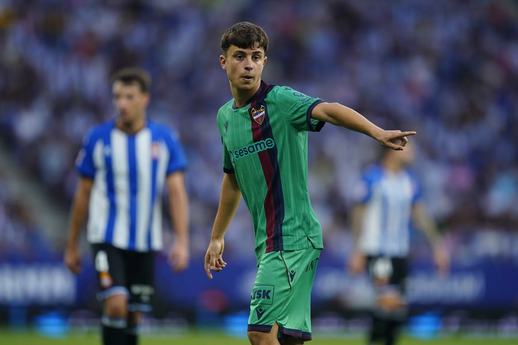 Levante-talent (15) zorgt voor clubrecord en blijft Lamine Yamal voor