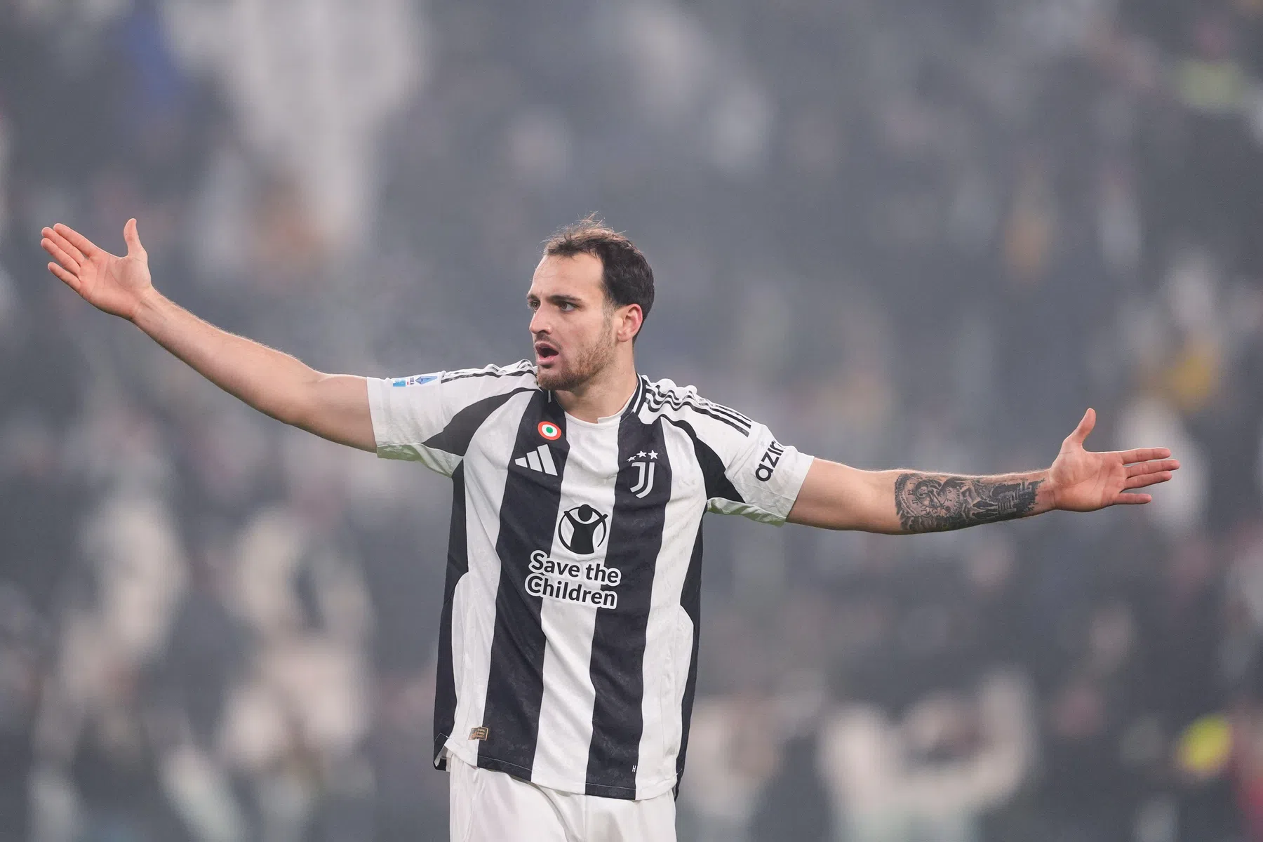Snelle Juve-fan bezorgt Gatti enkelblessure met tackle van achteren