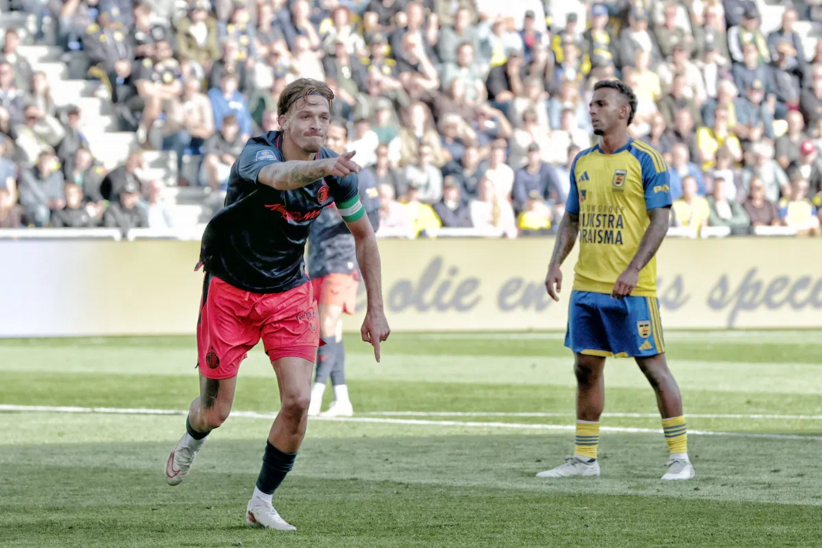 Feyenoord maakt na vuurwerkincident korte metten met Cambuur
