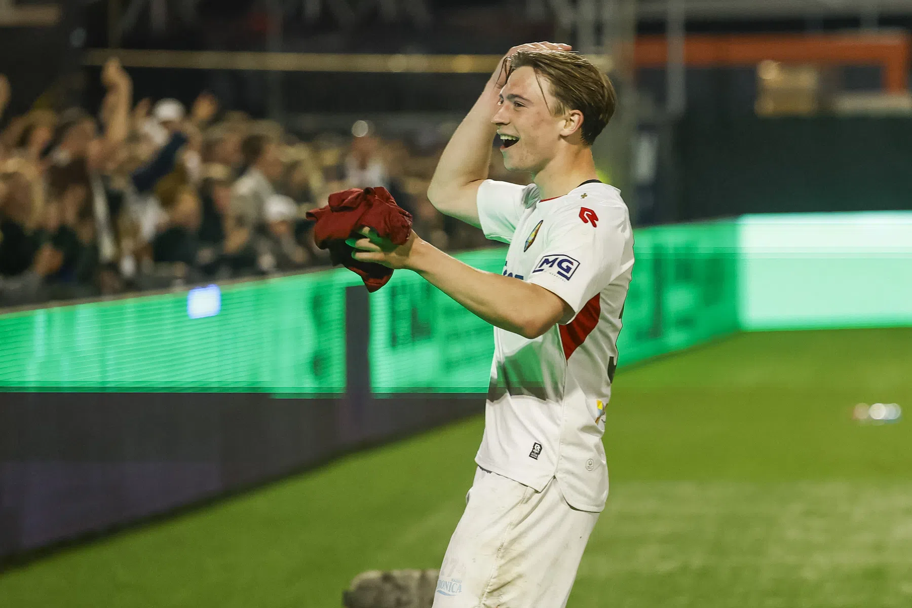 FC Utrecht sign AZ striker Sem van Duijn on loan with purchase option