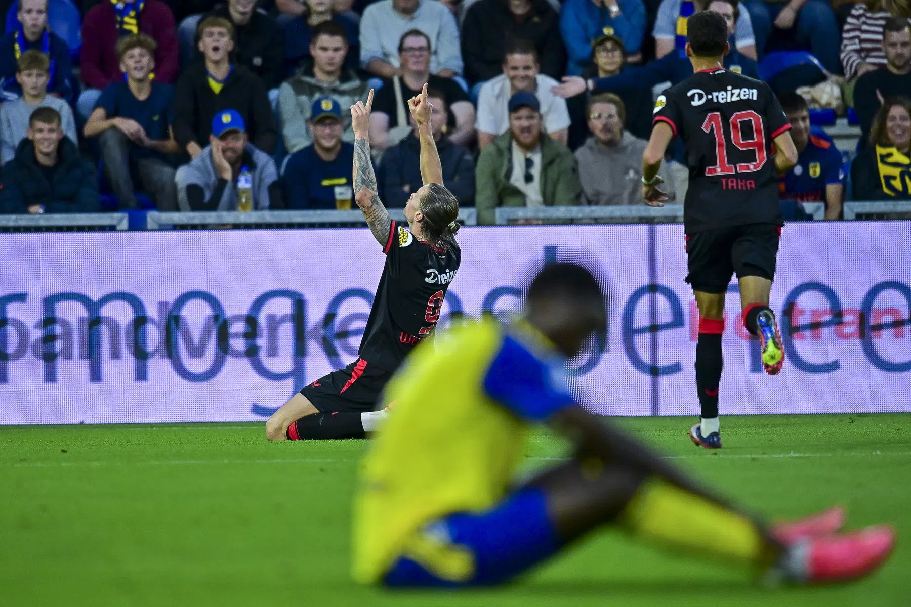 Wout Weghorst scores for Twente after announcing engagement