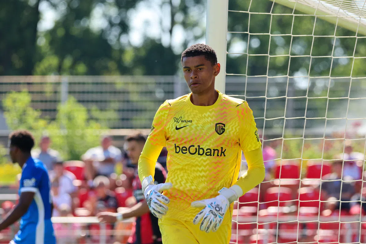 Liverpool jaagt op achttienjarige Genk-keeper — photo: Voetbal International