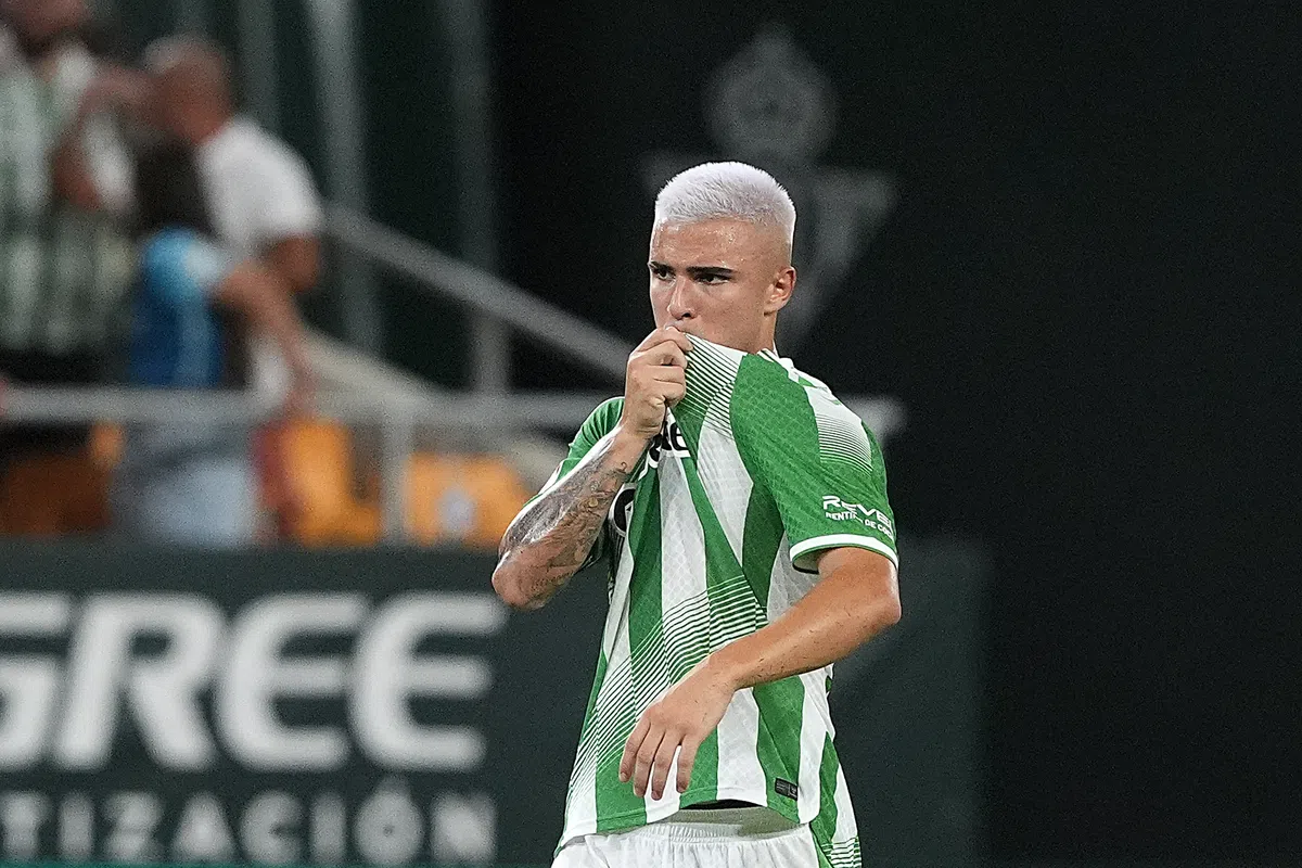 Photo: vi.nl Heartbroken Spanish Player's Forced Exit Delivers Deadline Day's Saddest Moment