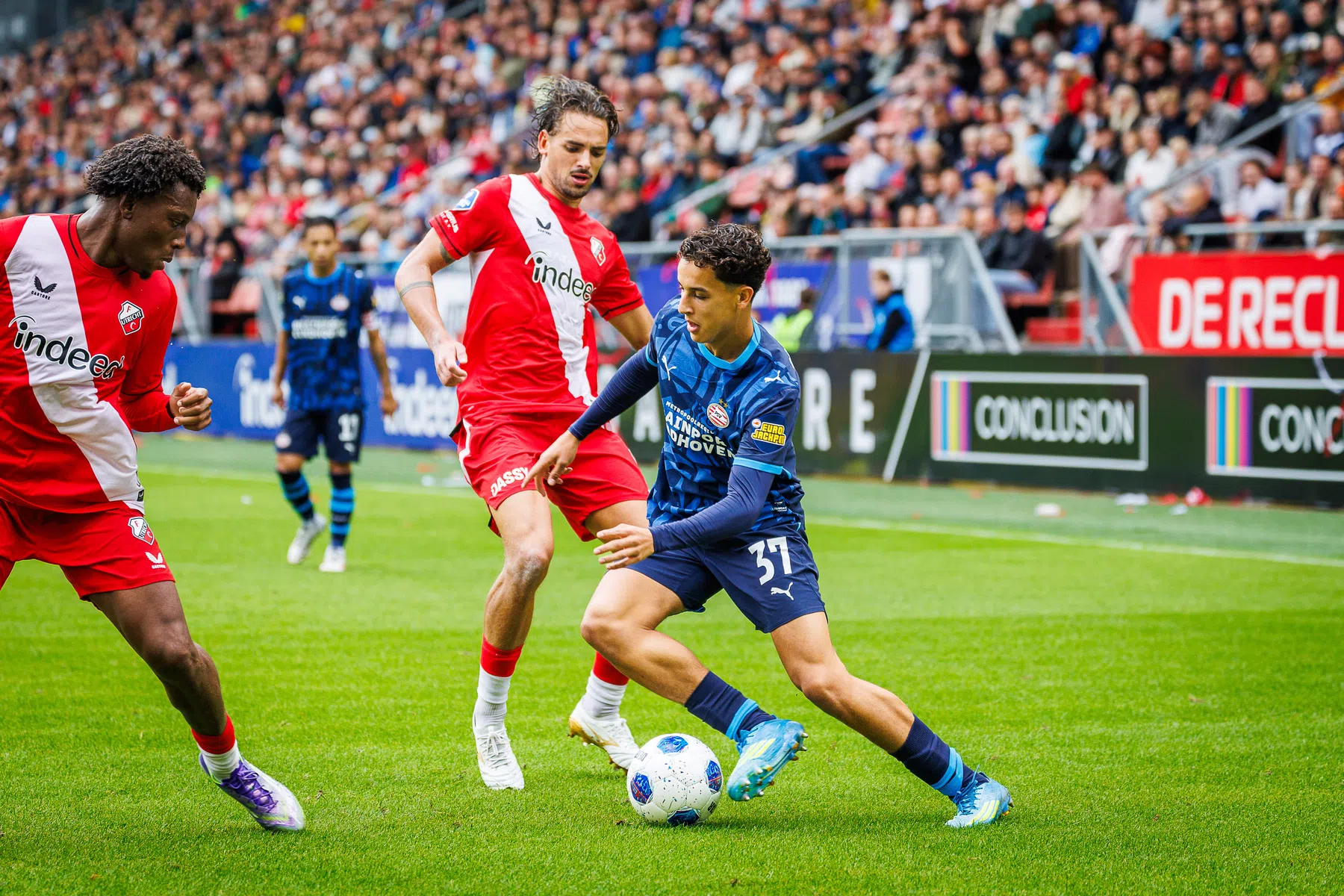 PSV breekt contract Bouhamdi (18) met meerdere jaren open