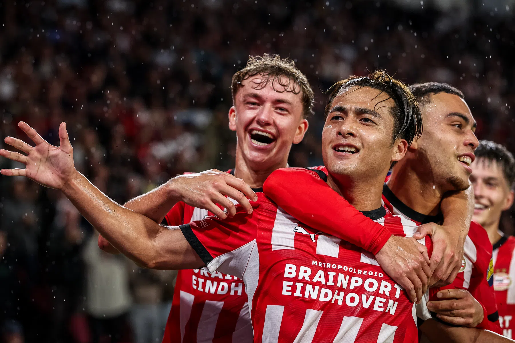 Mijnans helpt PSV met drie goals langs Sparta en naar koppositie