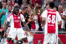 Het bijzondere voetballeven van Ajax-publiekslieveling Tolu Arokadare 