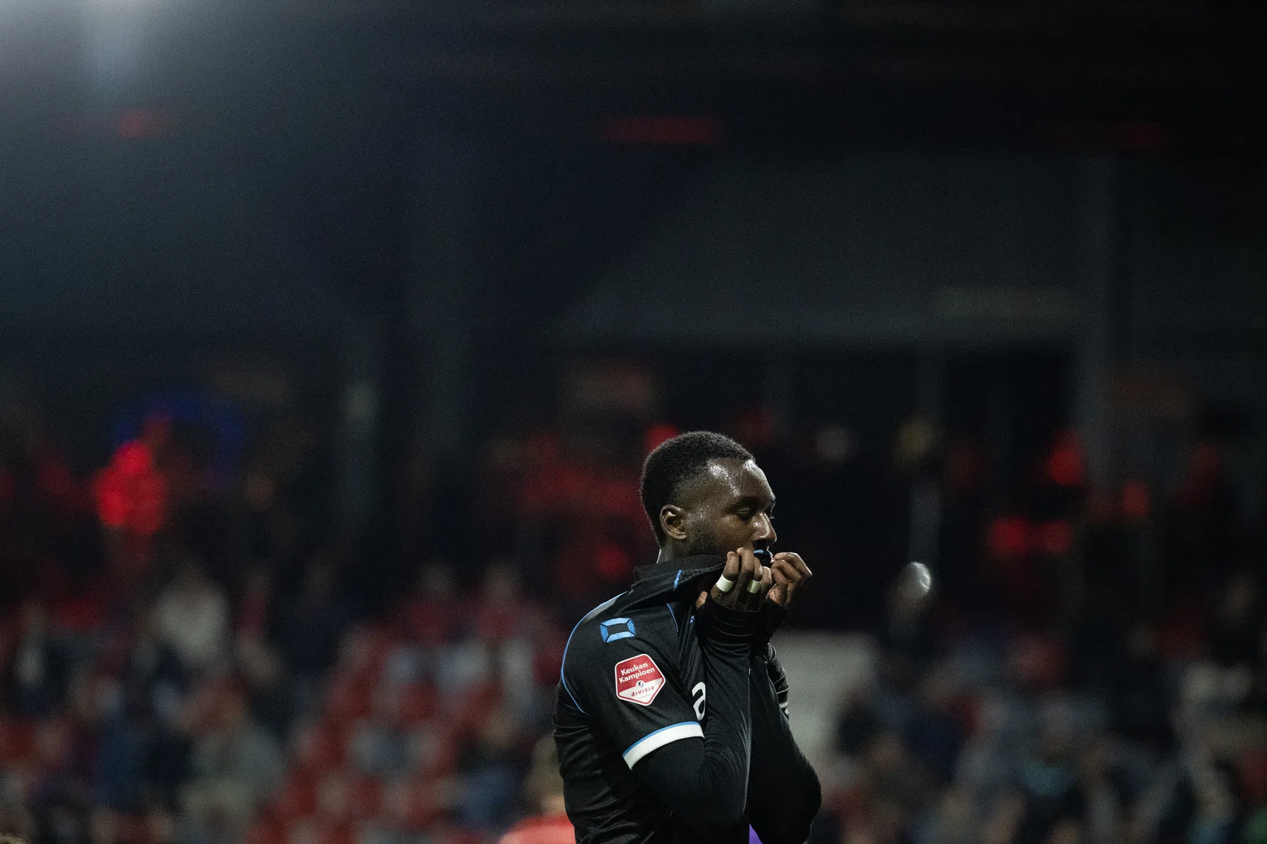 Heracles verkwanselt eerste kans op periodetitel na vroege rode kaart