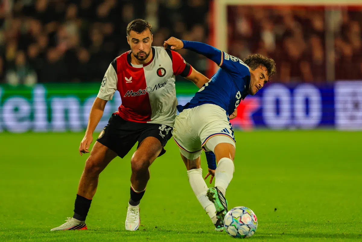 Vanhoutte onder de indruk van De Kuip en mentaliteit medespelers: 'Ik geniet'