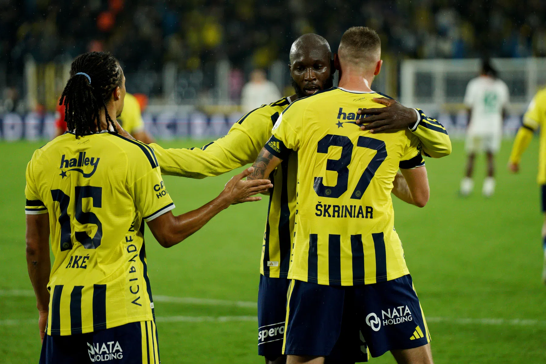 Eerste goal Lukaku neemt kritiek in Turkije niet weg: 'Fysiek nog tekort'