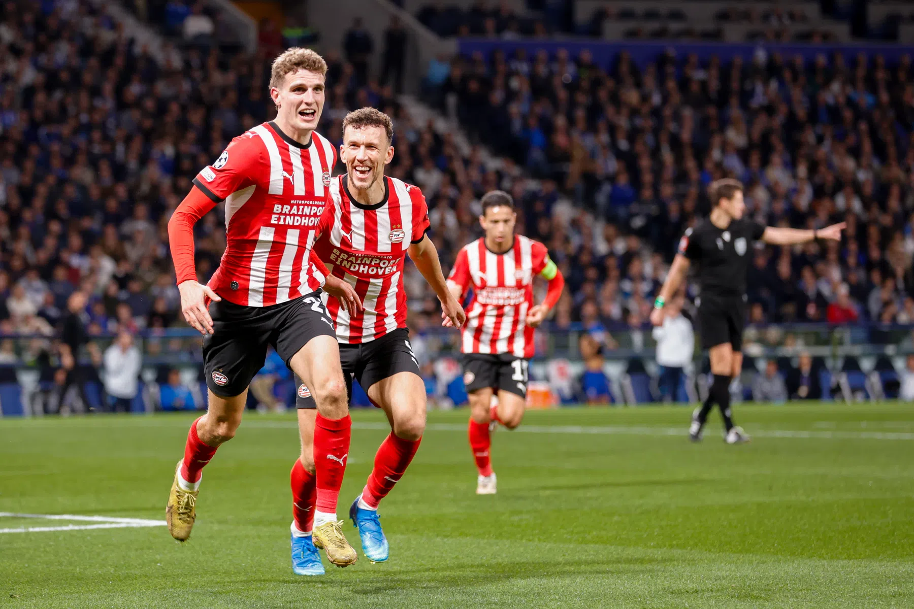 PSV doorbreekt grens van 40 miljoen met zege in Porto