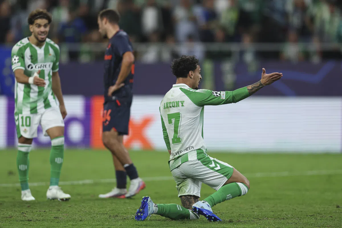 Antony kookt na wissel tegen Feyenoord