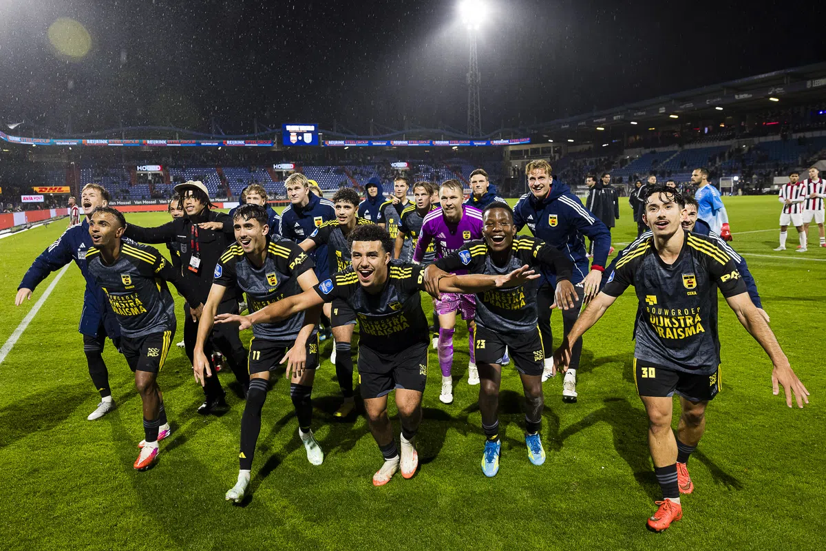 Cambuur evenaart grootste Eredivisie-zege ooit tijdens recordavond in Tilburg