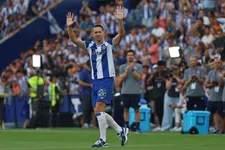 Thumbnail for article: Waarom Farioli Luuk de Jong als voorbeeld noemt: 'Hij is bezig met zijn mantra'