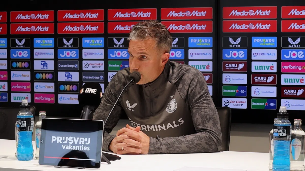 Van Persie: 'Op de training schoot hij hem naast...'