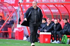 Thumbnail for article: 'Van den Brom moet aanblijven als trainer van FC Twente'