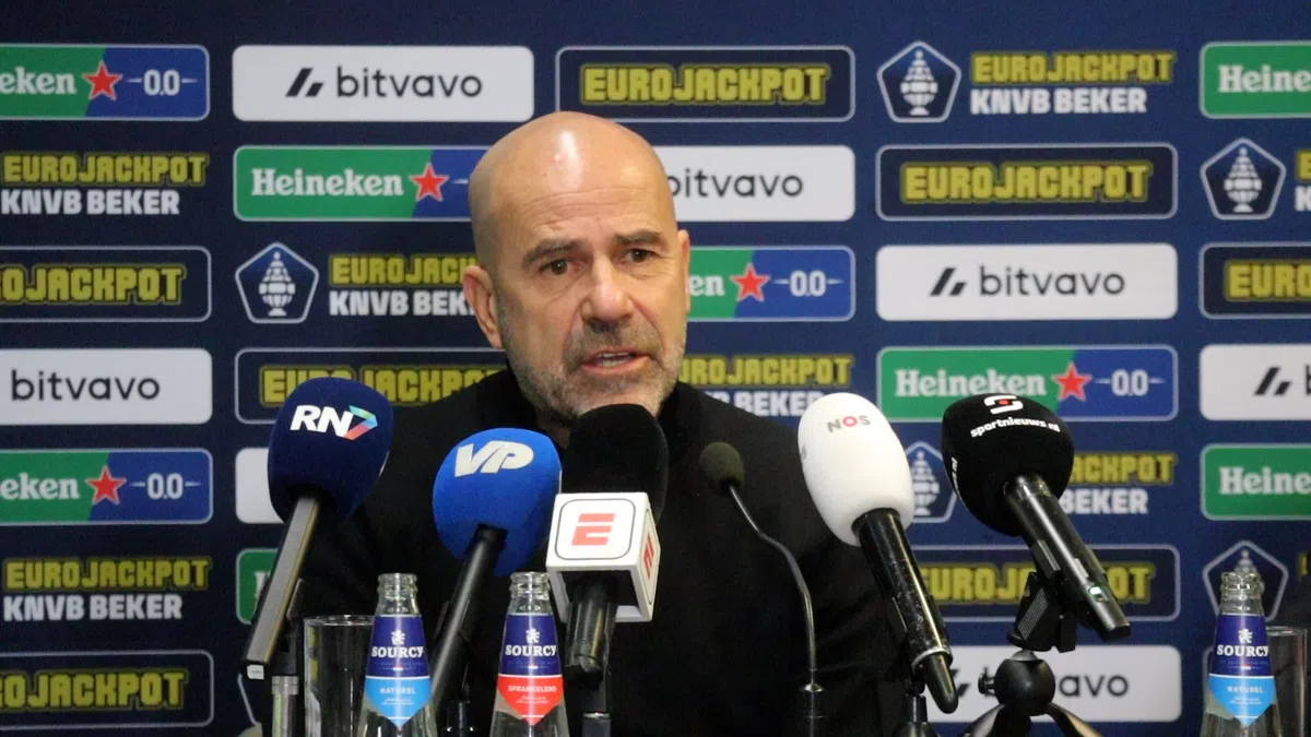 Bosz trots op voorsprong: 'Snap wel dat mensen over Feyenoord en Ajax beginnen'