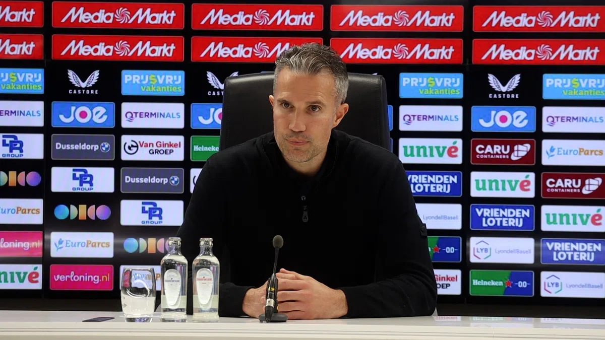Van Persie mist dynamiek in De Kuip: 'Spelers voelen dat'