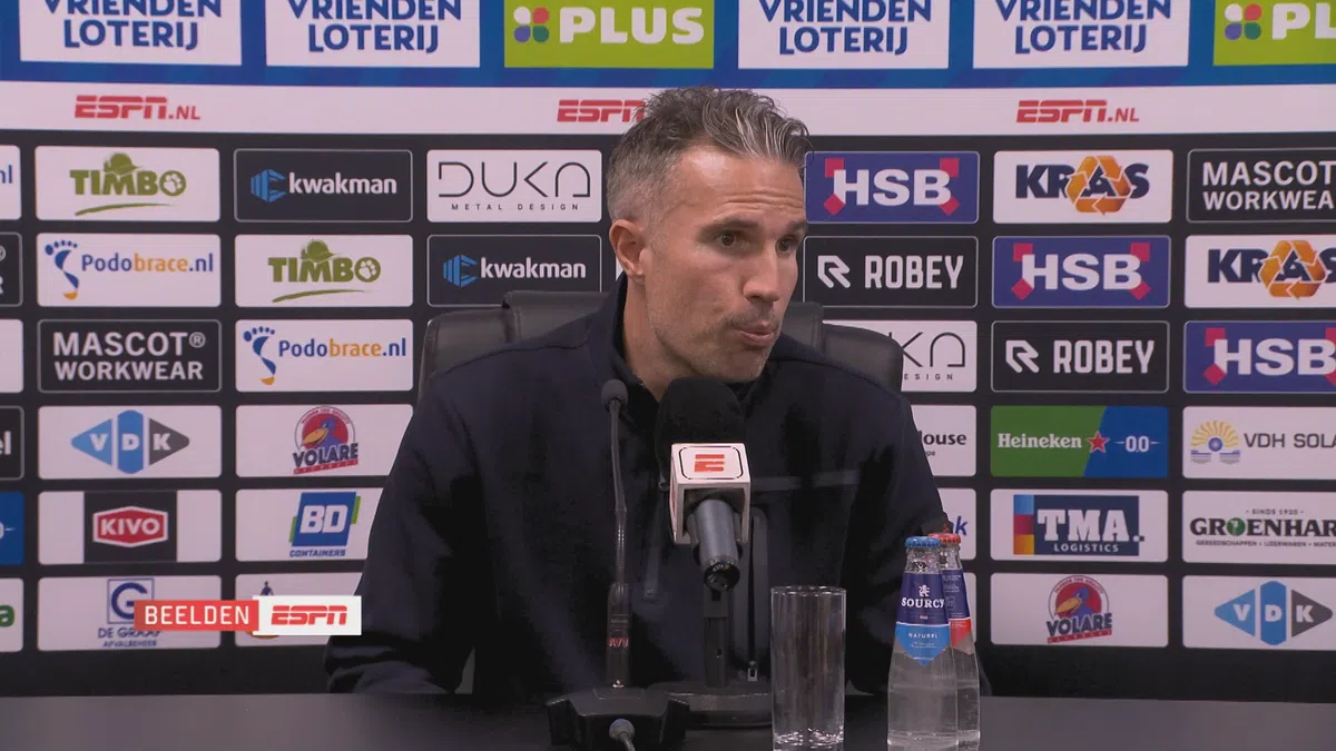 Van Persie hekelt arbitrage na nieuw puntenverlies: bekijk de persconferenties