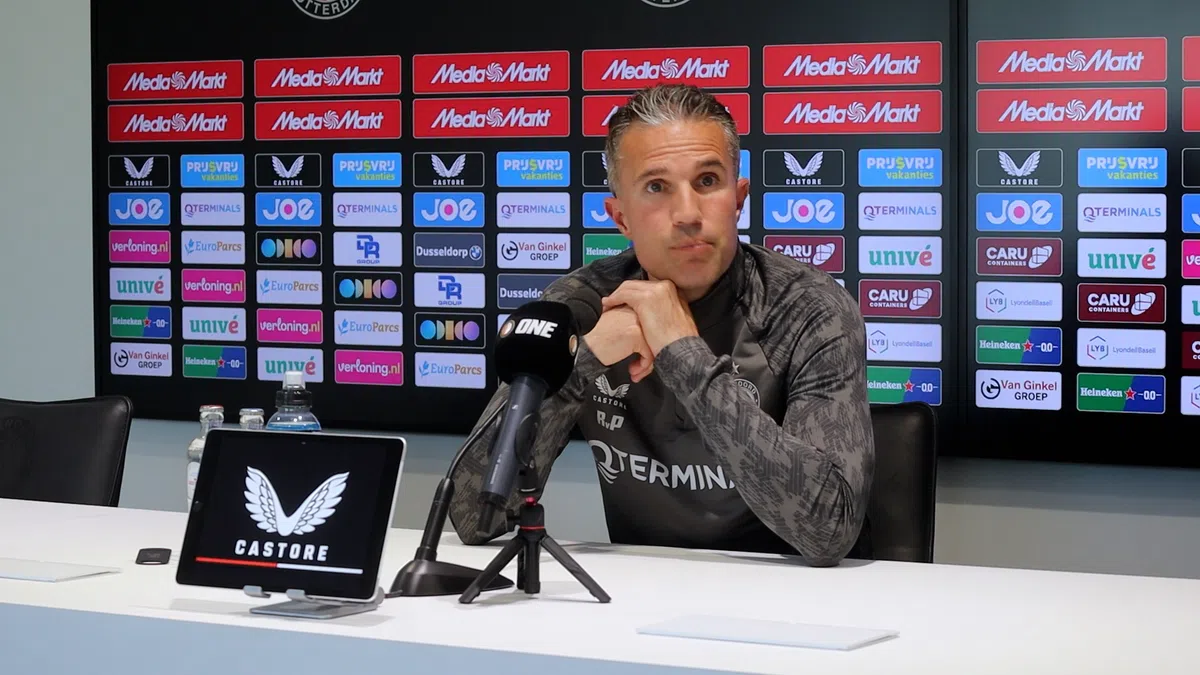Ihattaren kan Van Persie wel bekoren: 'Blij dat hij zijn weg weer heeft gevonden'