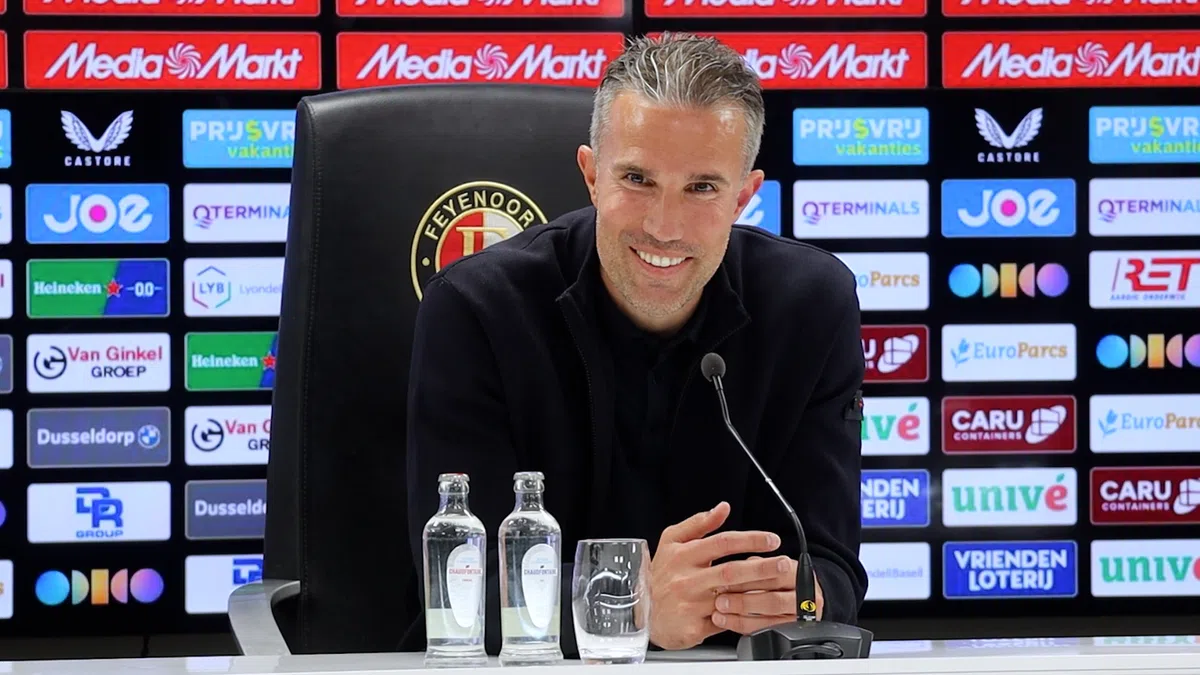 Van Persie ook volgend jaar trainer van Feyenoord: 'Dat is de quote die je zocht'