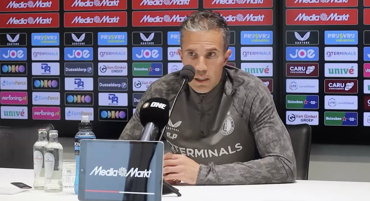Van Persie spreekt snel met Zechiël: 'Hij krijgt na de zomer een kans'
