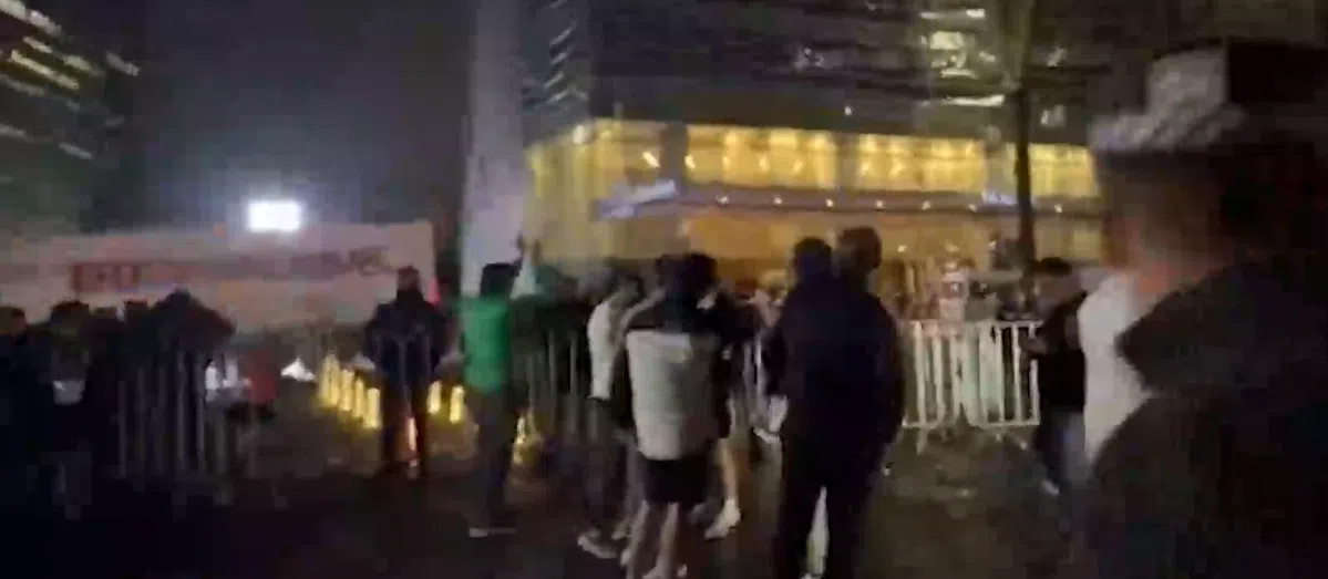 Mexican Fans Disturb Ecuador's Sleep Ahead of Knockout Clash