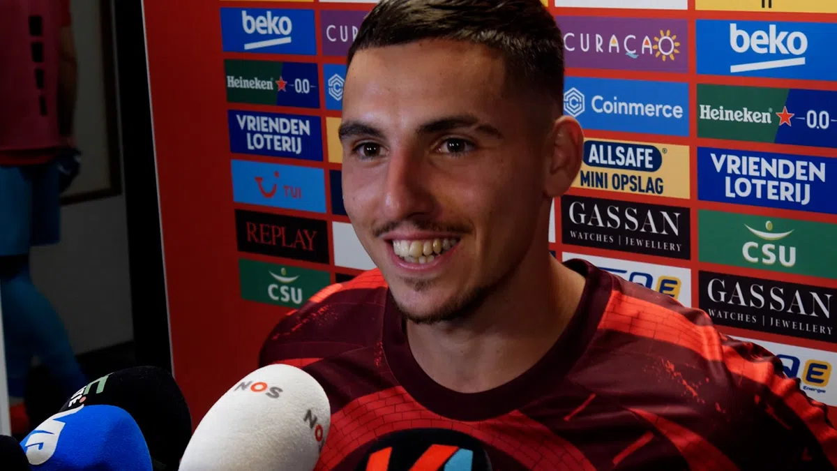 Oscar Gloukh fait le bilan d'une saison difficile à l'Ajax et se