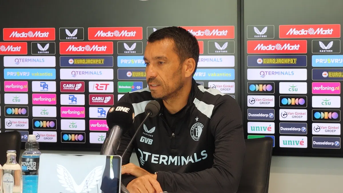 Van Bronckhorst mist Watanabe tegen Sparta, maar heeft ook goed nieuws