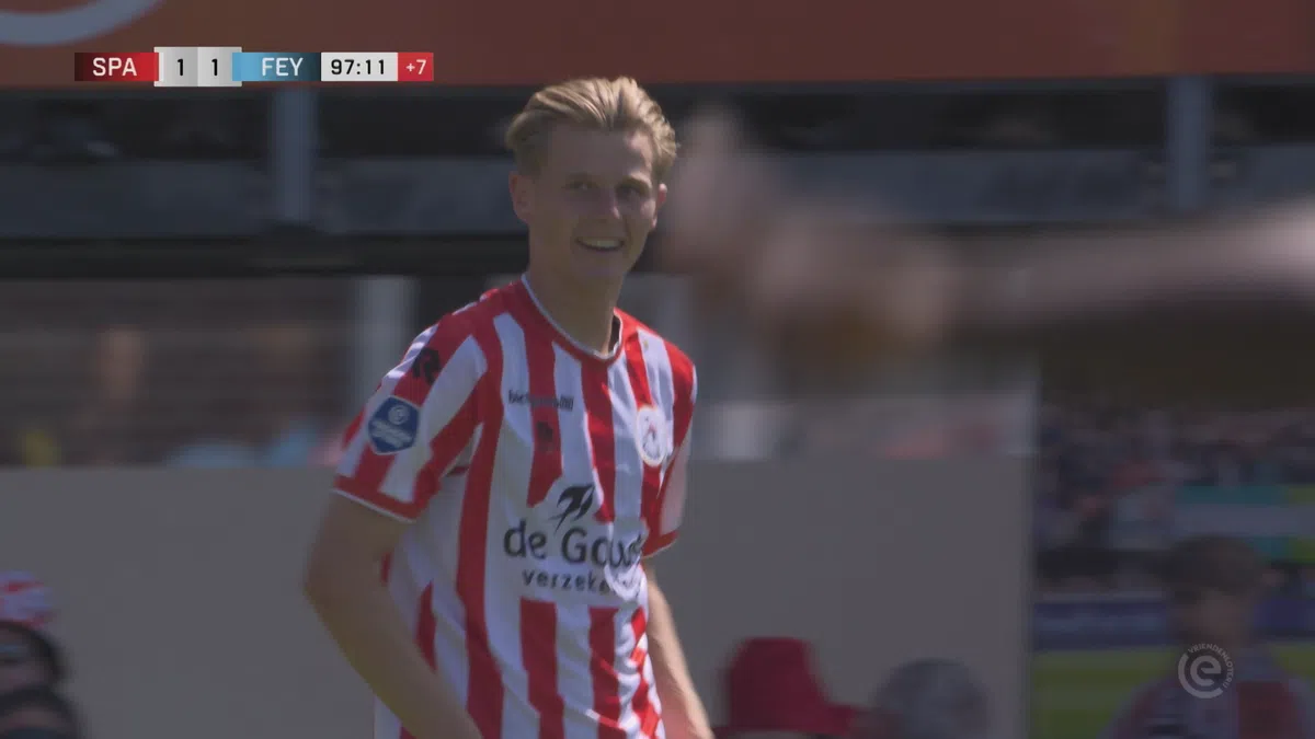 Is de goal van Zonneveld tegen Feyenoord terecht afgekeurd?