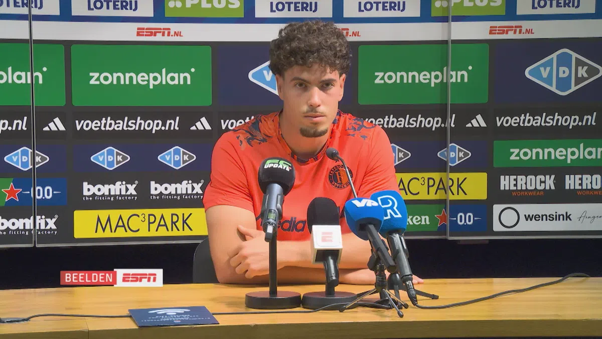 De persconferentie met Van Bronckhorst en scorende Ferri