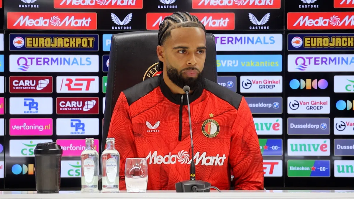 Meerdink twijfelde zelf ook over penaltymoment: 'Hij was aan het lachen'