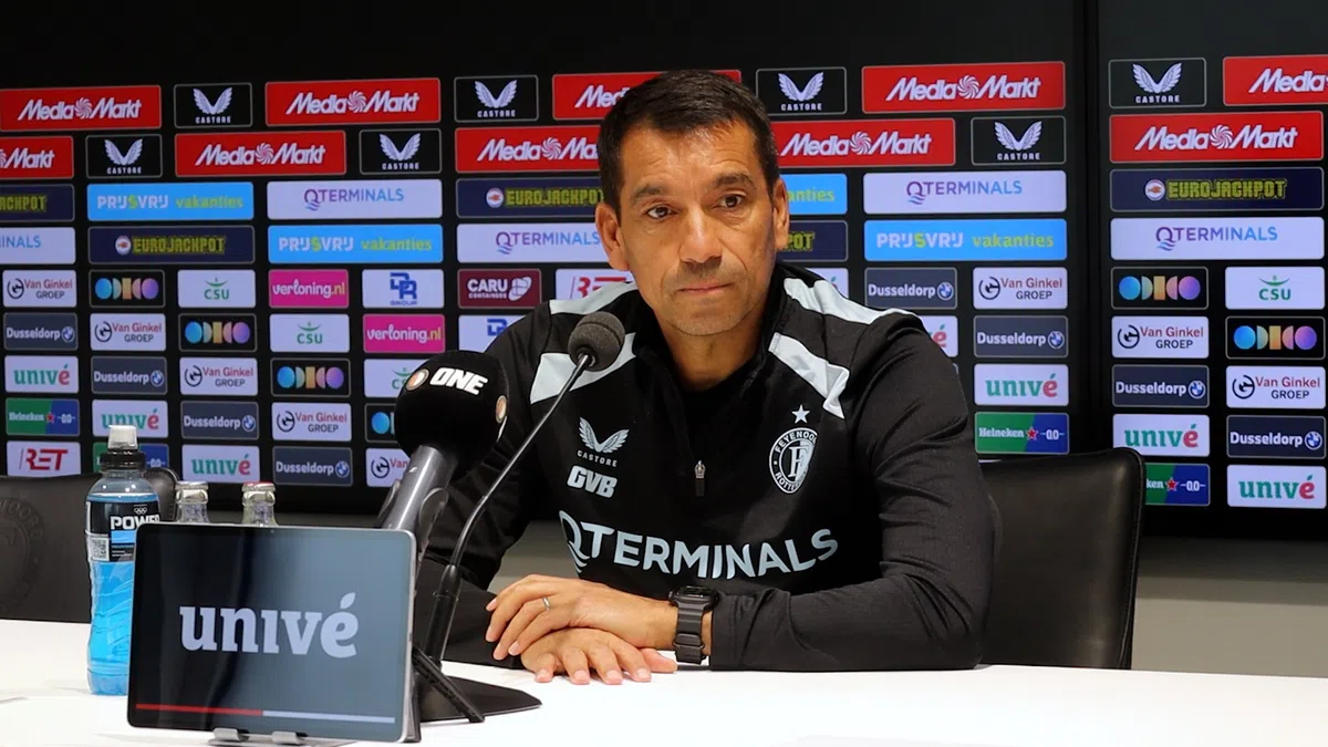 Van Bronckhorst breekt lans voor St. Juste: 'Enorm gegroeid'